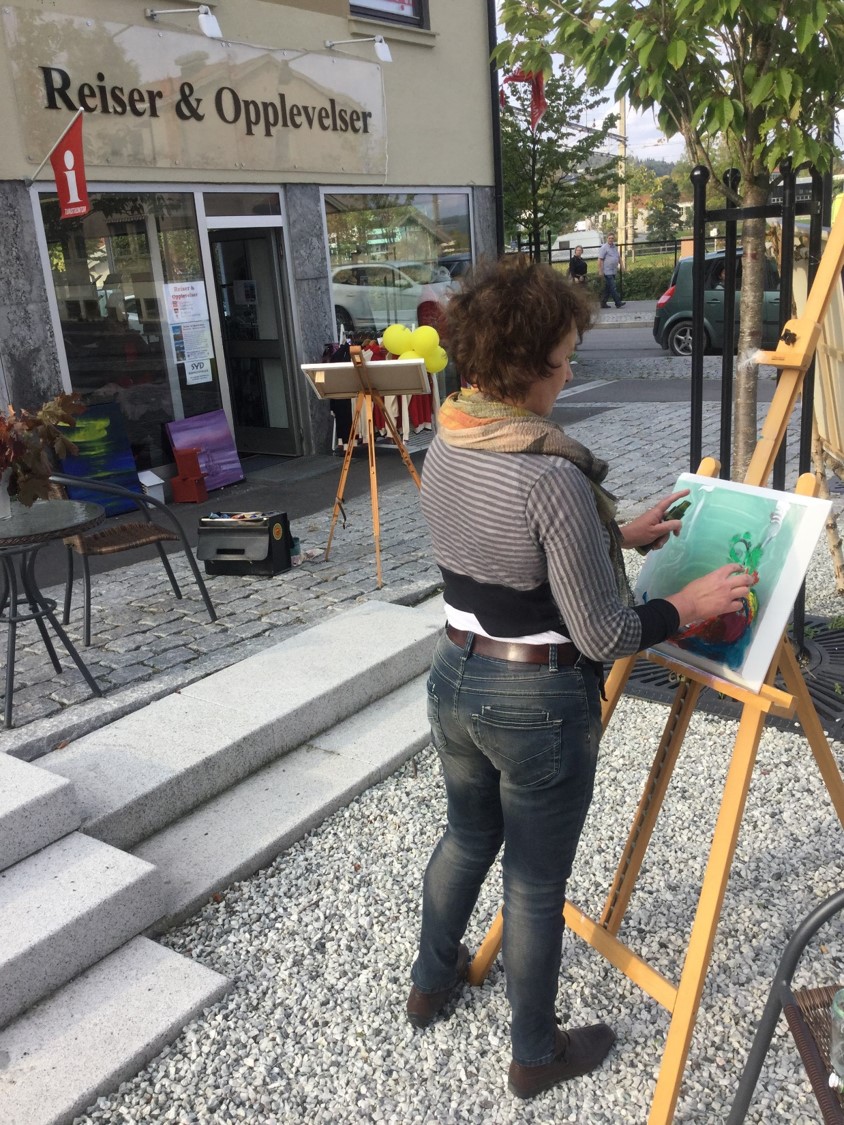 kunst demo i park A.G. Sæternes